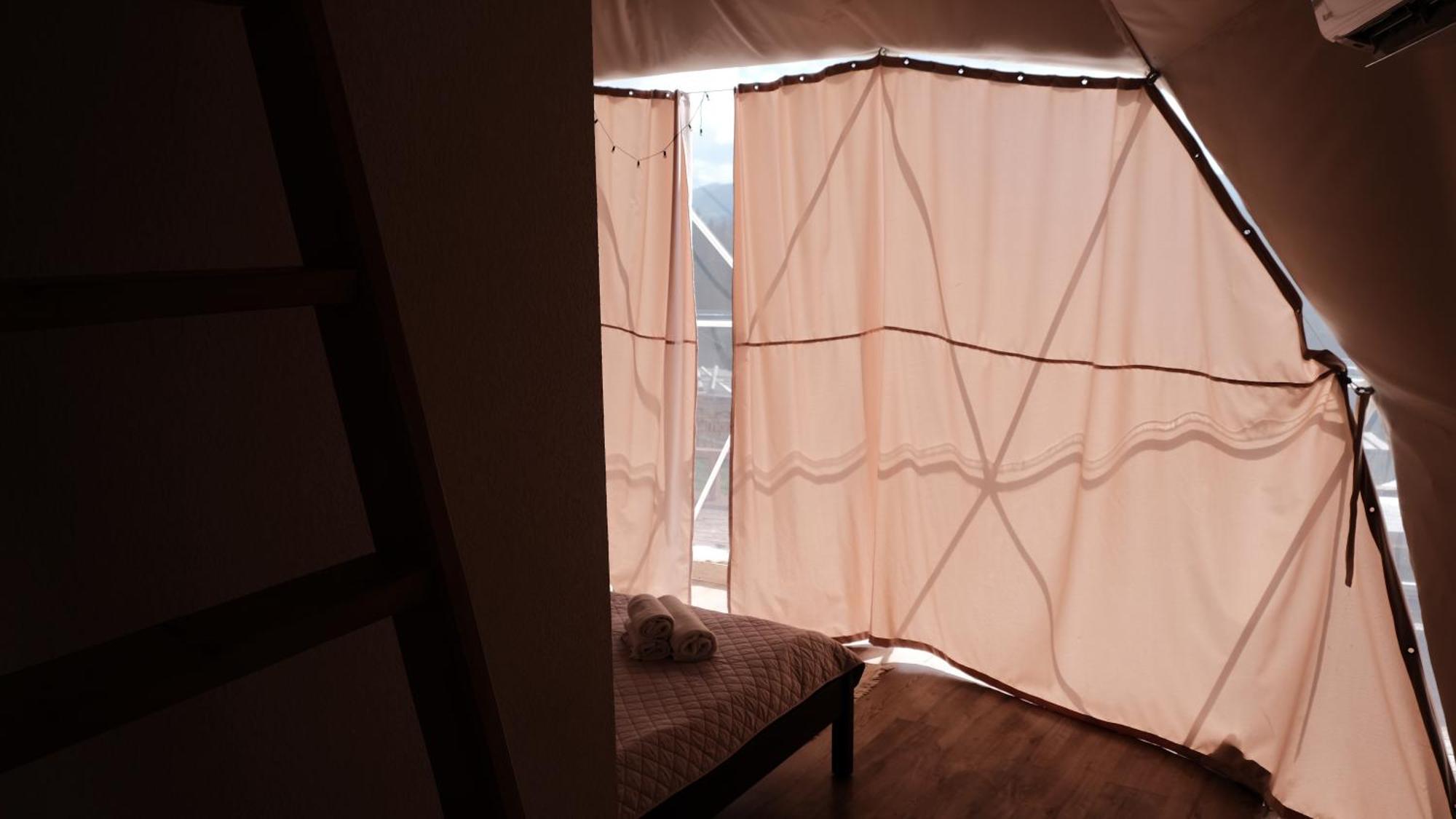 Hotel Глемпінг Де Вайб à Vorokhta Chambre photo